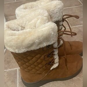 New in box! St. John's Bay Women’s Quilted Winter Boots with Faux Fur lining